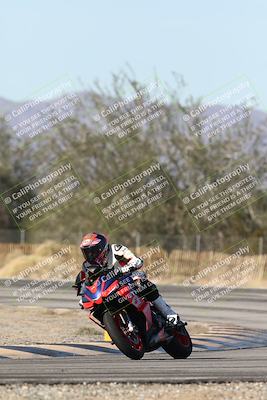 media/Dec-01-2025-Moto Forza (Mon) [[2daa91e15f]]/3-Beginner Group/Session 3 (Turn 3)/